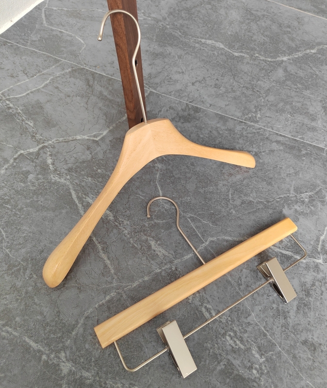 Clothing Store Natural Wood Color Varnished Hangers and Pants Racks, High-End Solid Wood Hangers and Pants Clips, Women's Clothing Oak Natural Color Hangers