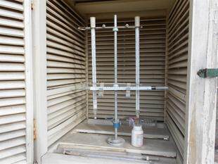 Louver thermometer bracket