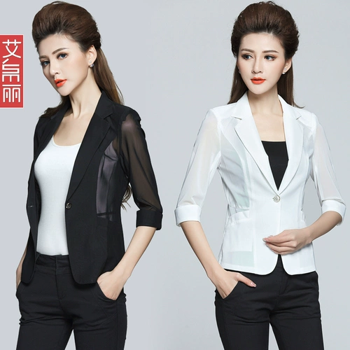 Короткий летний тонкий пиджак классического кроя для отдыха, облегающий крой