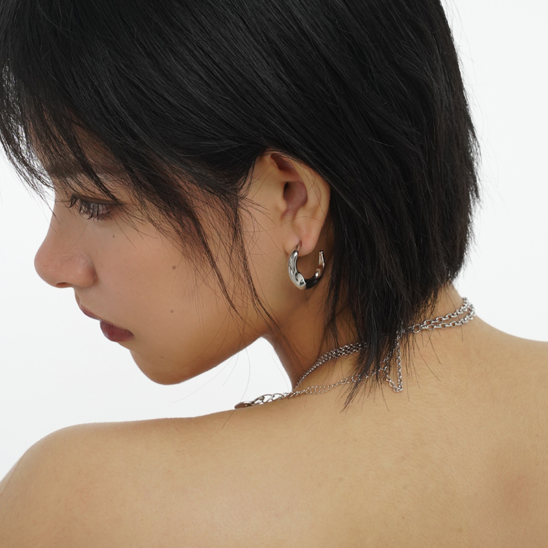 SUMIYAK rugged and exaggerated earrings 2022 The new earwear women's wave small crowdsourced design advanced feeling light and luxurious