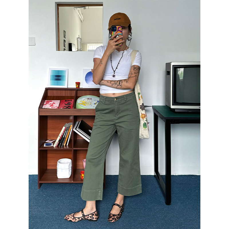 Spenpack//Low-Saturation Army Green Minimalist Casual Neat Fit Slightly Stretchy Cropped Pants with Slight Flare