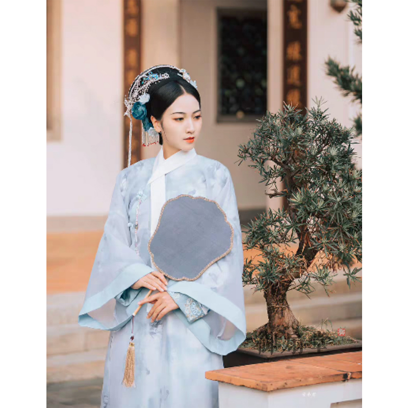 New Suzhou craft navy blue blank cooked silk jade bamboo handle shaped group fan palace fan set