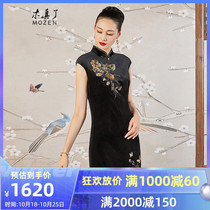 Muzhishi Chinese Tang dress cheongsam female new flower embroidery velvet improved slim short dress 208