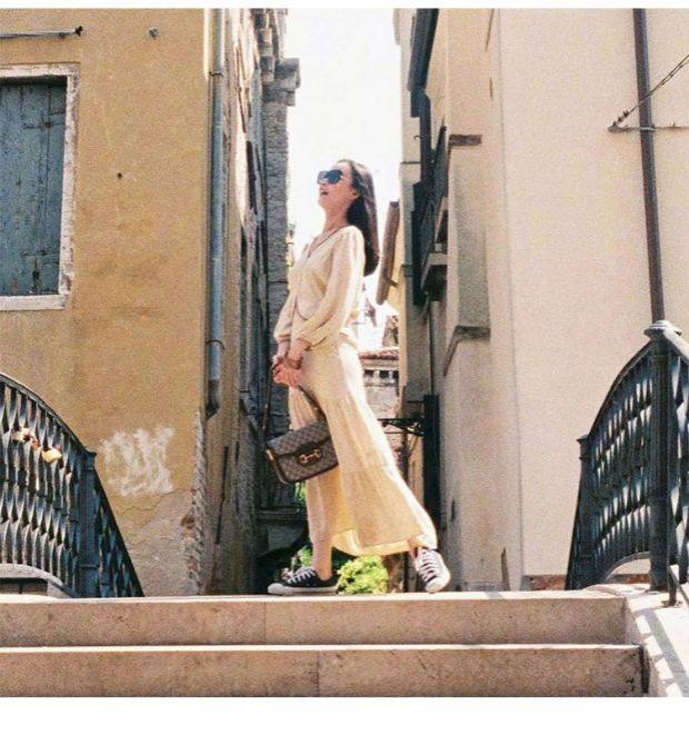 Hong Kong 2020 spring and autumn Ni Ni star same style floral dress women's fashion temperament one-piece long skirt tide