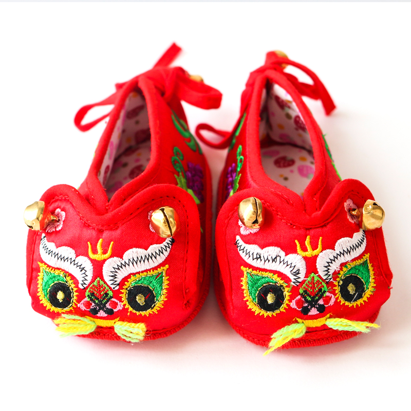 Baby shoes male and female baby spring autumn full moon old Beijing cloth shoes handpicked weekly shoes embroidered tiger head shoes children's shoes