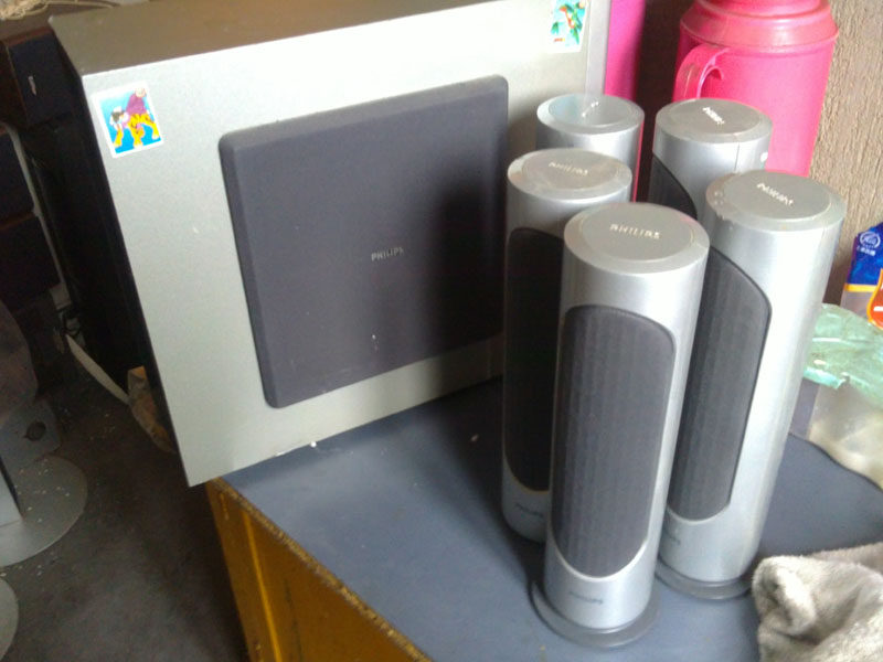 Original Philips Home Theater 5 1 Speaker with Samsung Home Theater Host