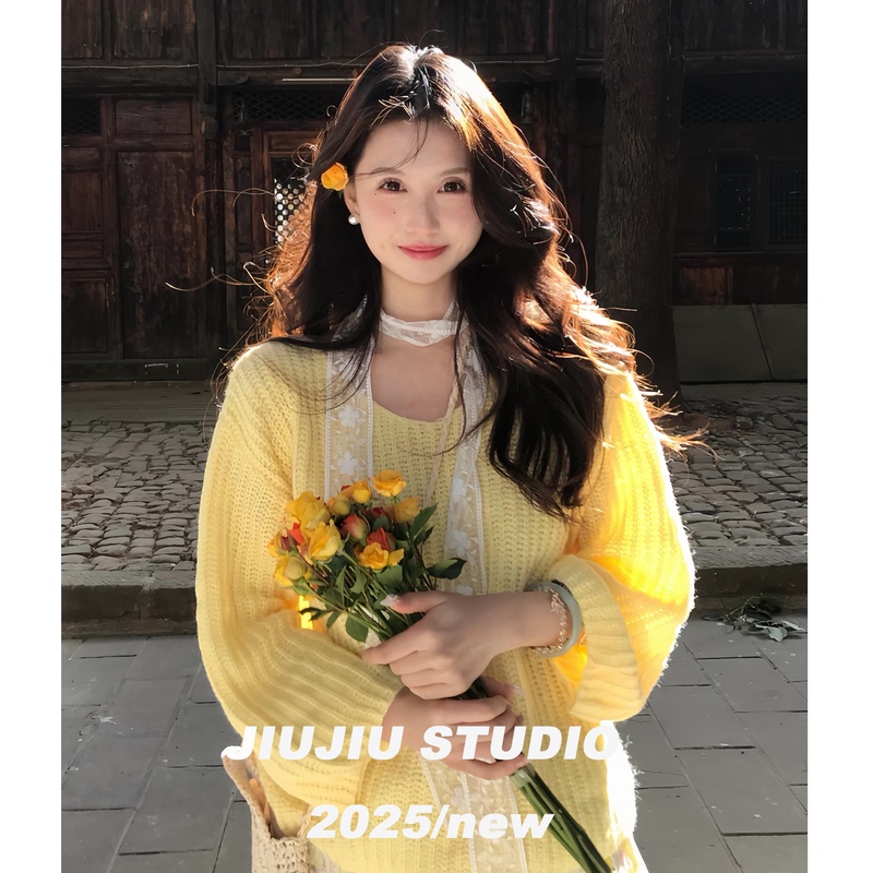 2026 Early Spring New Yellow V-Neck Cut Out Knit Top Women's French Style Lazy Style Loose Mohair Knitwear