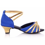 Новая девочка латиноамериканская танцевальная обувь, дети и девочки, которые являются юниорами.