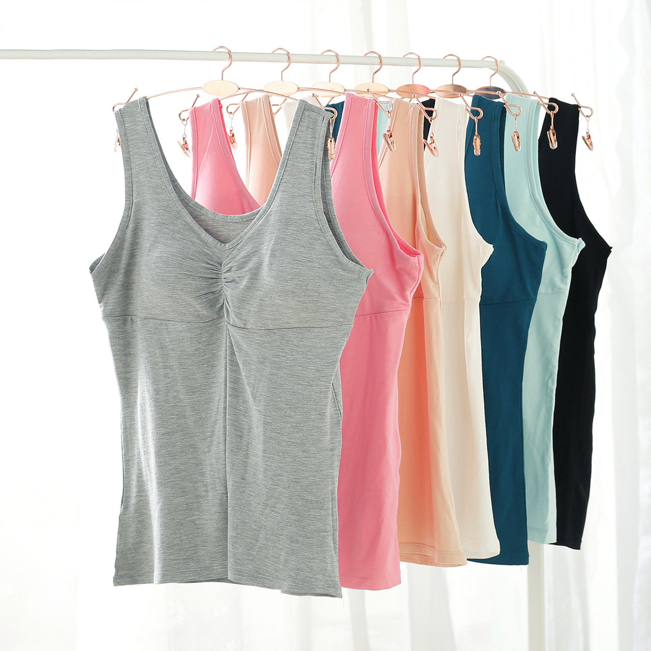 2 75 - fold chest pad with a vest with a vest inside and a white blouse in summer