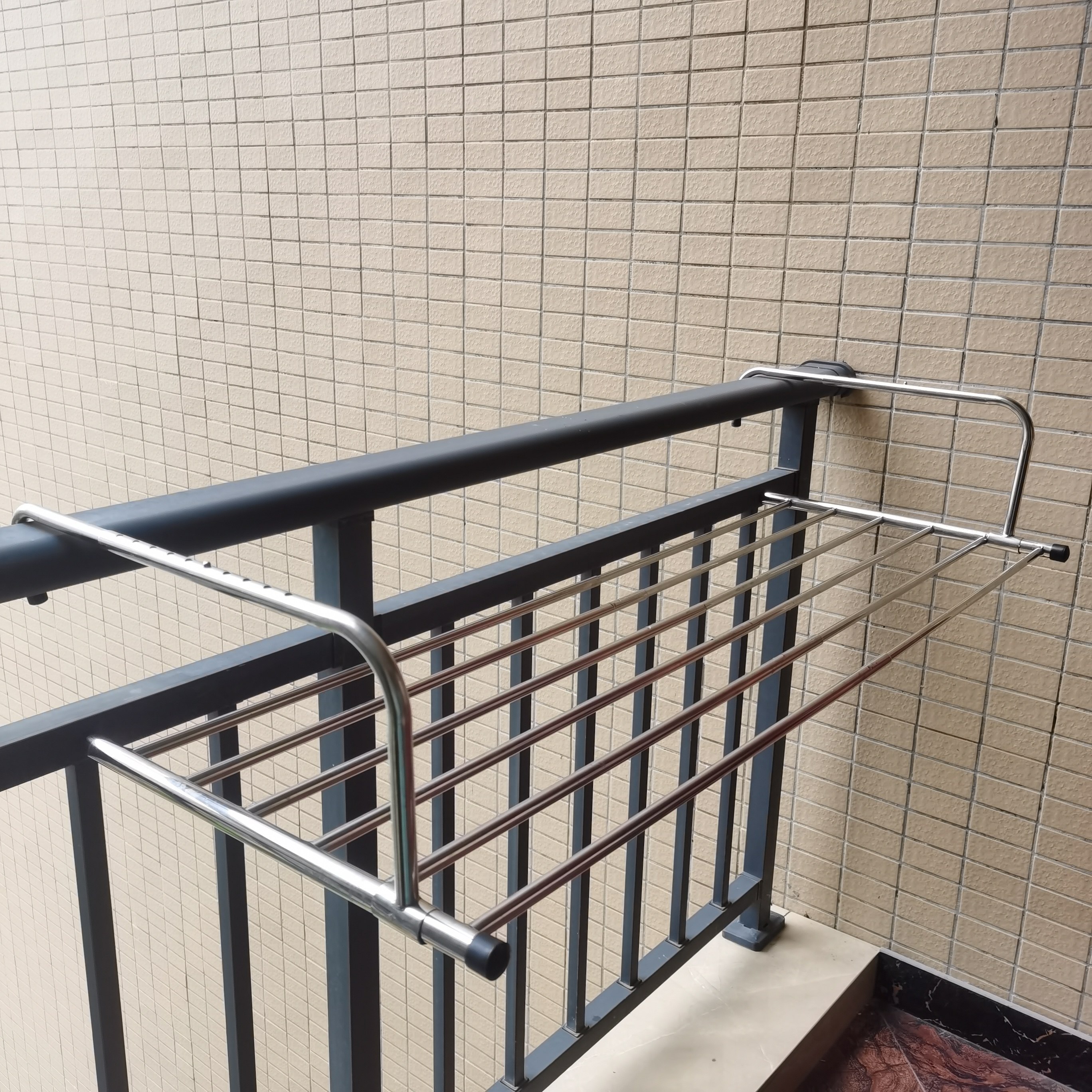 Window drying rack outdoor drying shoe rack sliding window retractable folding balcony free hole hanging type outdoor stainless steel