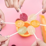 不二家 60 Lollipop 60 Multi -Flavors, чтобы дать подругам