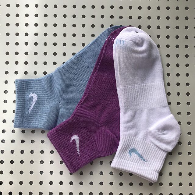 ລະດູຮ້ອນຂອງຜູ້ຊາຍແລະແມ່ຍິງຂອງຝ້າຍບໍລິສຸດບາງໆທີ່ມີສີສັນກາງ, ຖົງຕີນການຝຶກອົບຮົມກິລາ socks ຄູ່ຜົວເມຍທີ່ແທ້ຈິງ socks Macaron