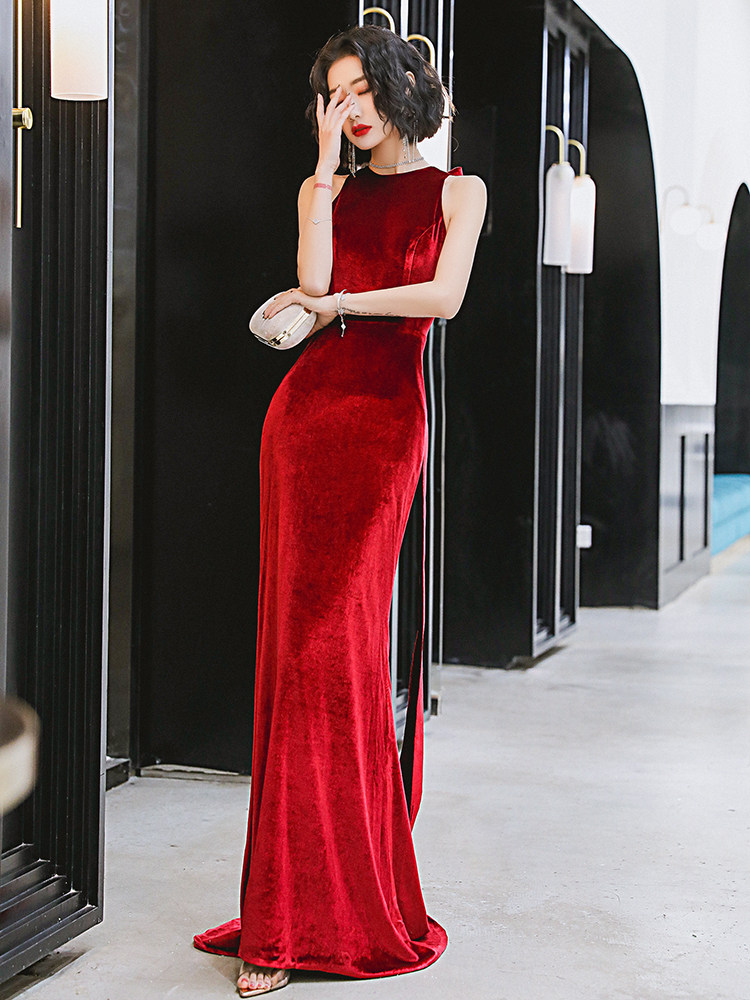 Evening dress women 2020 new noble burgundy velvet elegant long version of the host annual meeting dress slim and thin