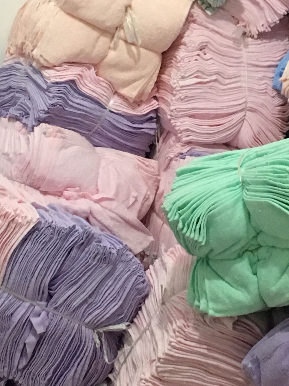 Anjin sells 100% cotton square towel with flaws and no damage to buy ten pounds