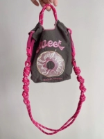 Маленький пончик, розовые бретели