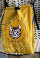 Желтые маленькие черные бретели