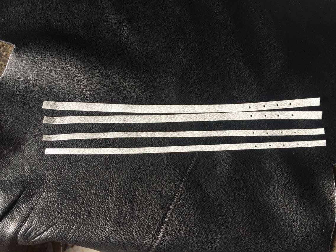 1: 6 belts customised with a leather strap