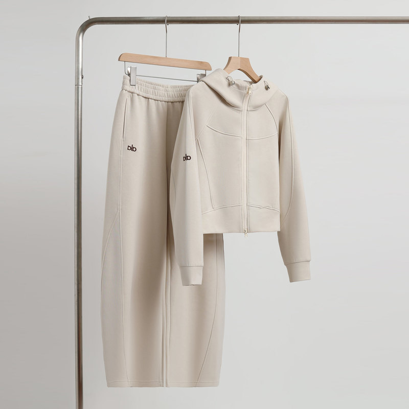 French Sophie Bleu Stylish Sports Suit for Women, New Spring and Autumn Sweatshirt and Scimitar Pants Casual Two-Piece Set French Sophie Bleu Stylish Sports Suit for Women, New Spring and Autumn Sweatshirt and Scimitar Pants Casual Two-Piece Set