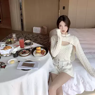 CHICYOU black and white color super burst big deconstruction twist fake two pieces pullover sexy 2021 thin sweater women