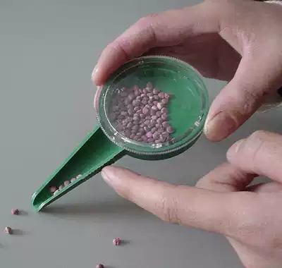 5K1 seed dispenser and storage box Green seeder gardening tool to adapt to various sizes 5 gears adjustable