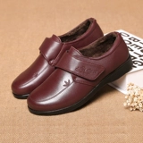 Зимняя комфортная флисовая удерживающая тепло обувь для кожаной обуви для матери, нескользящие туфли, мягкая подошва, для среднего возраста, из натуральной кожи