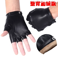 Женская спина с желтым бархатом