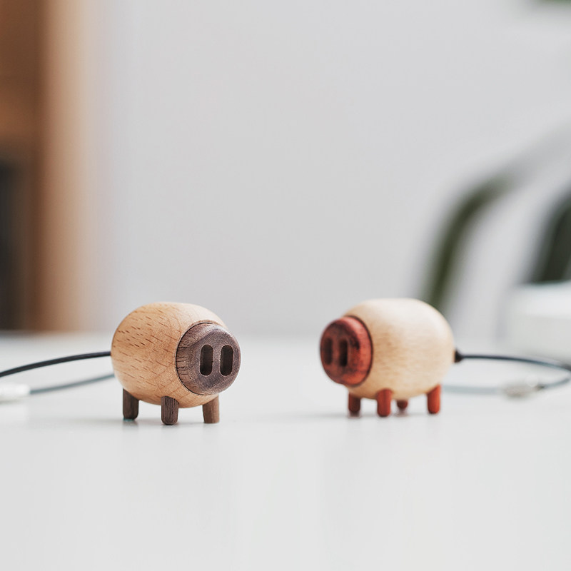 Shude Life Hall pig keychain couple a pair of simple cute cartoon animal pendant wooden key ring