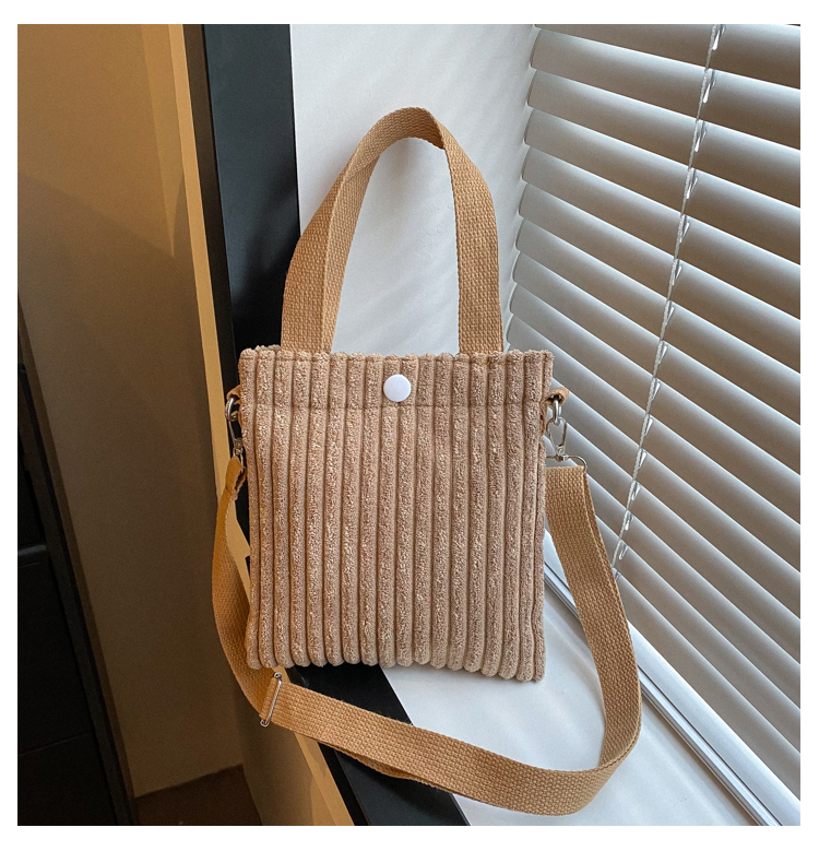 Femmes Petit Polyester Couleur Unie De Base Seau Boucle Magnétique Sac À Main display picture 31