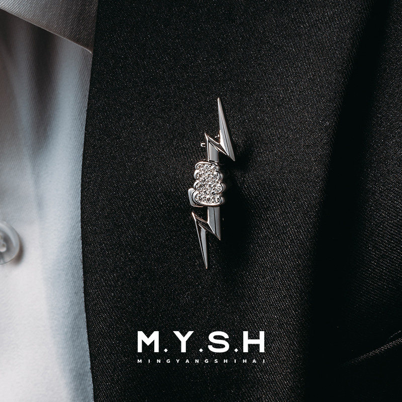 Mysh, the King Zeus hands on lightning, the pure silver pin man's suit is high-end.