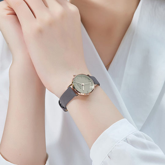 2025新款女士手表高中学生简约气质设计感防水小表盘石英表女表潮
