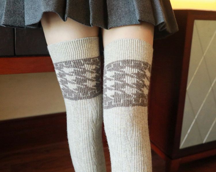 Mùa thu và mùa đông Châu Âu vớ cashmere tất dài của phụ nữ ống dài qua đầu gối houndstooth giày cao đến đầu gối đặt vớ len len ấm áp tất trắng