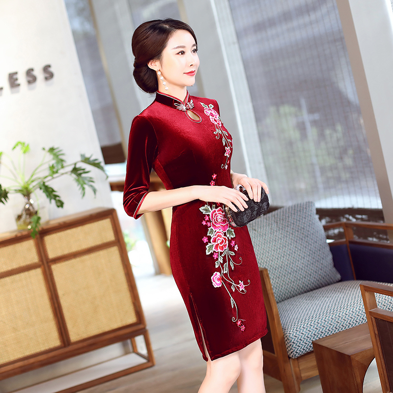 New Retro Improved Velvet Cheongsam Dress for Women, Plus Size Mother's Wear, Mid-Length High-End Evening Dress with Texture