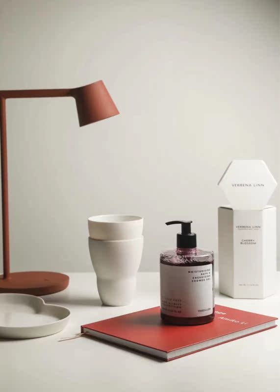 Một pound chất tải nước hoa của nước hoa VerBENA LINN Freesia Haiwang chống trọng lực 500ml niacinamide - Nước hoa nước hoa elie saab