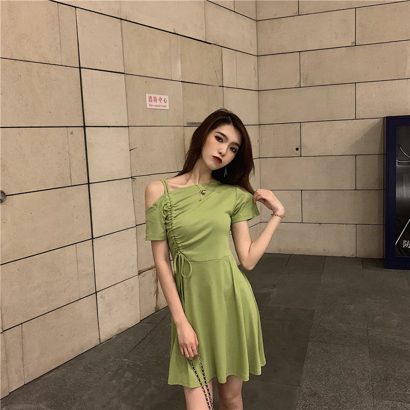 VK旗艦店 韓國風設計感單肩抽繩修身短袖洋裝
