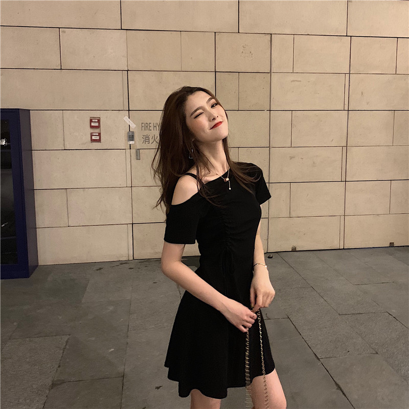 VK旗艦店 韓國風設計感單肩抽繩修身短袖洋裝