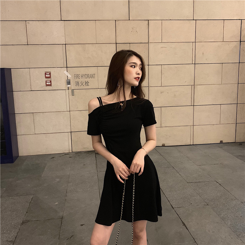 VK旗艦店 韓國風設計感單肩抽繩修身短袖洋裝