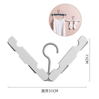 Белая вешалка для путешествий, стиль