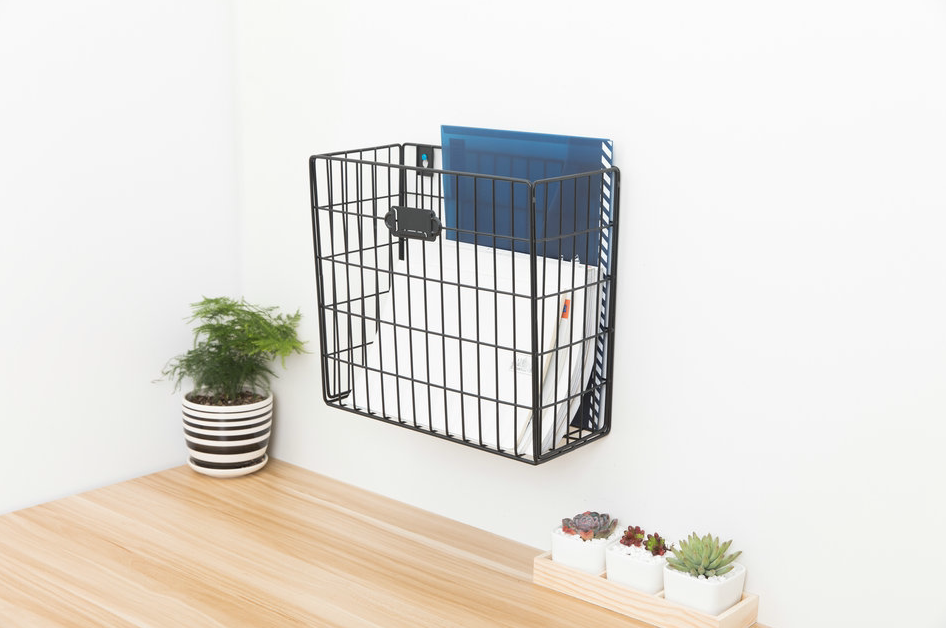 Wrought iron one grid wall hanging basket Wall hanging wall storage basket Metal grid household sundries Office stationery finishing