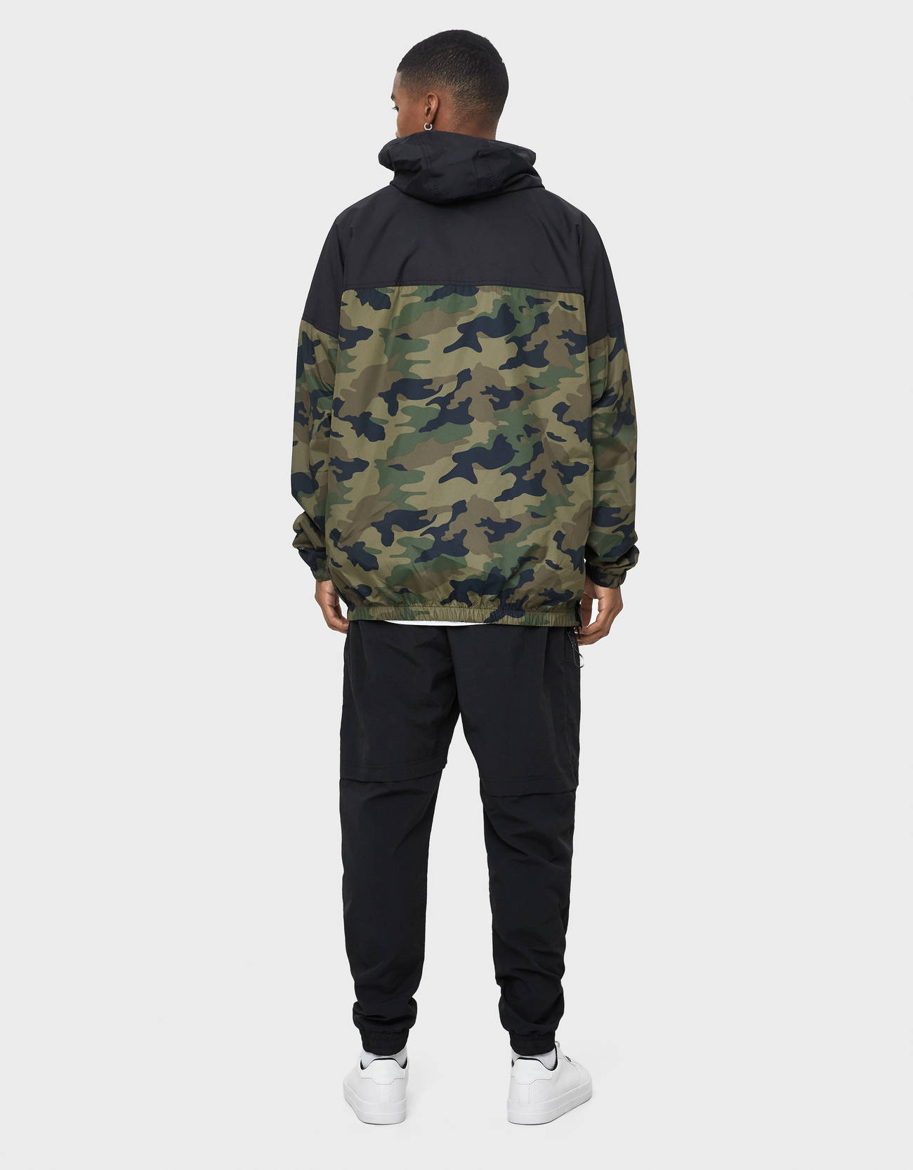 ZARA副牌 Bershka  19年秋季新款 男士迷彩连帽卫衣 图3