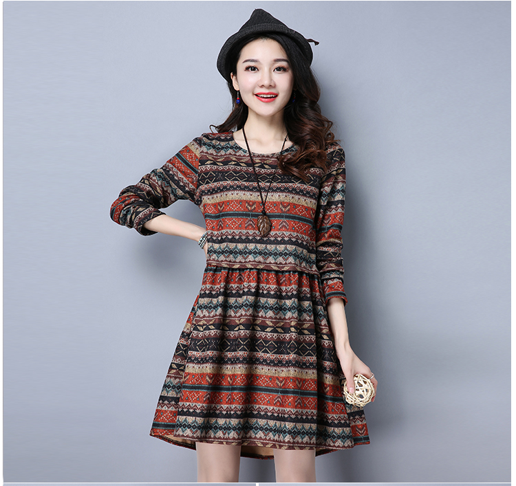 Kích thước lớn của phụ nữ 2017 mùa thu và mùa đông quốc gia mới in ấn phong cách loose mỏng trung dài đáy Một từ dài tay ăn mặc đầm công sở cao cấp