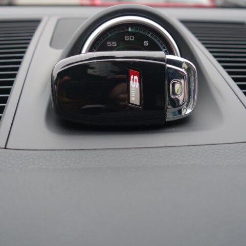 OSIR is suitable for Audi keyshell A6L A7 A7 S5 S5 A5 A5 RS SLINE Key Pack Keycover