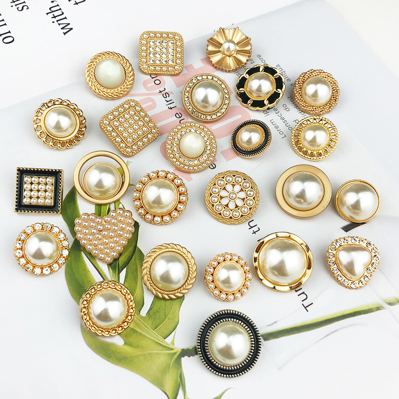 Metal pearls round button Cardiovert Sweater Blouse Blouse Fur Coats Big Clothes 100 hitch to decorate the women's upscale