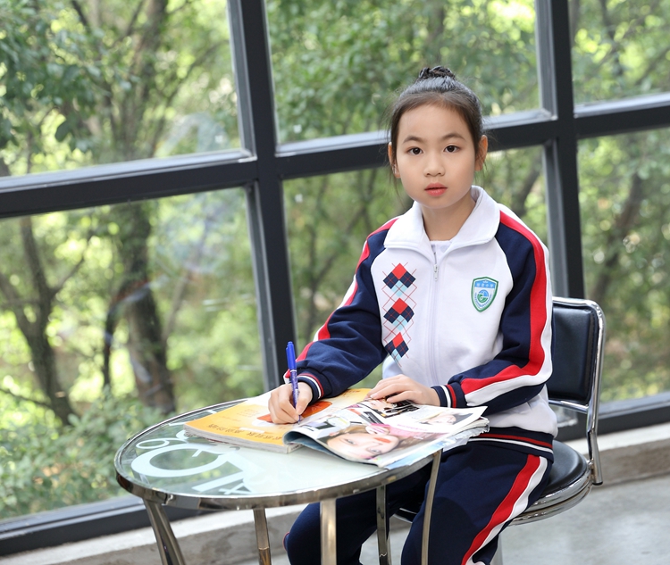 Quảng Châu Tianhe Quận Junjing Quần áo Trường tiểu học Quần áo thể thao mùa đông Bộ phụ huynh Trường tiểu học Áo sơ mi cotton thân thiện với da quần áo cotton đẹp cho bé