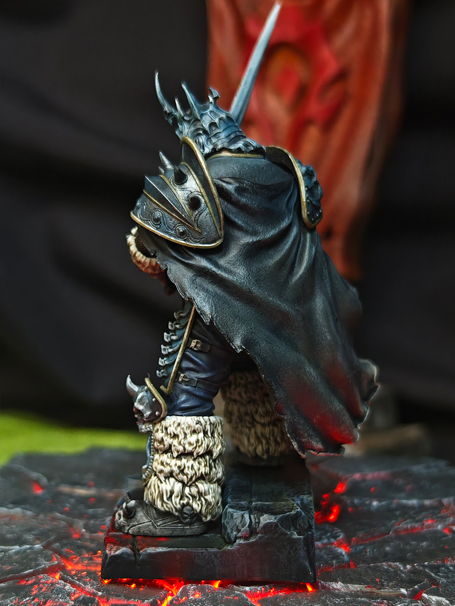 World of Warcraft Frostmourne Lich King Arthas Figure Statue 2