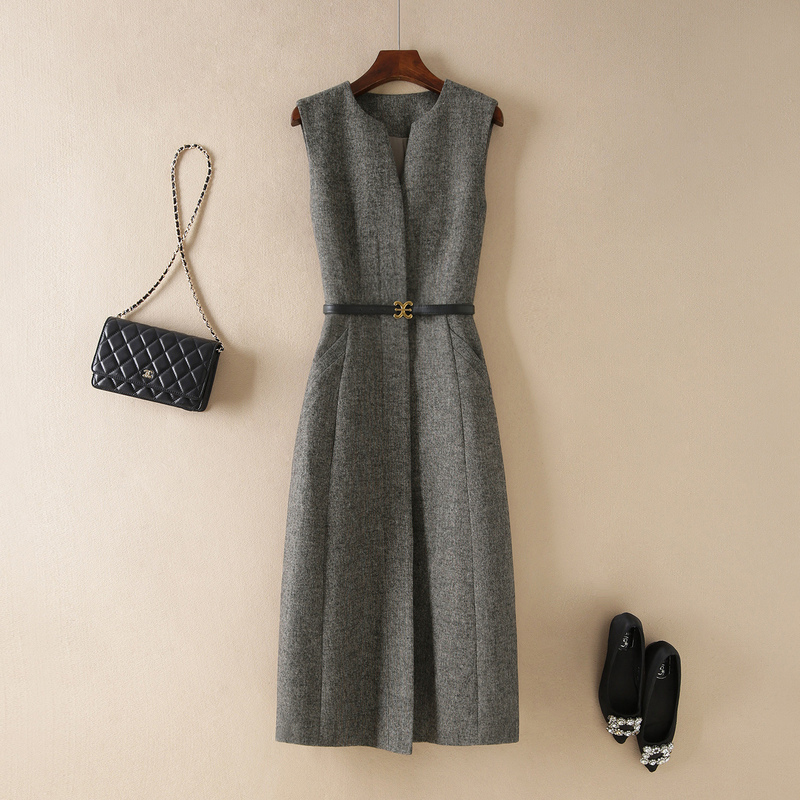 High-End Sleeveless Dress, New Autumn Style, French V-Neck Woolen Vest Dress, Autumn and Winter Base Wool Vest Dress