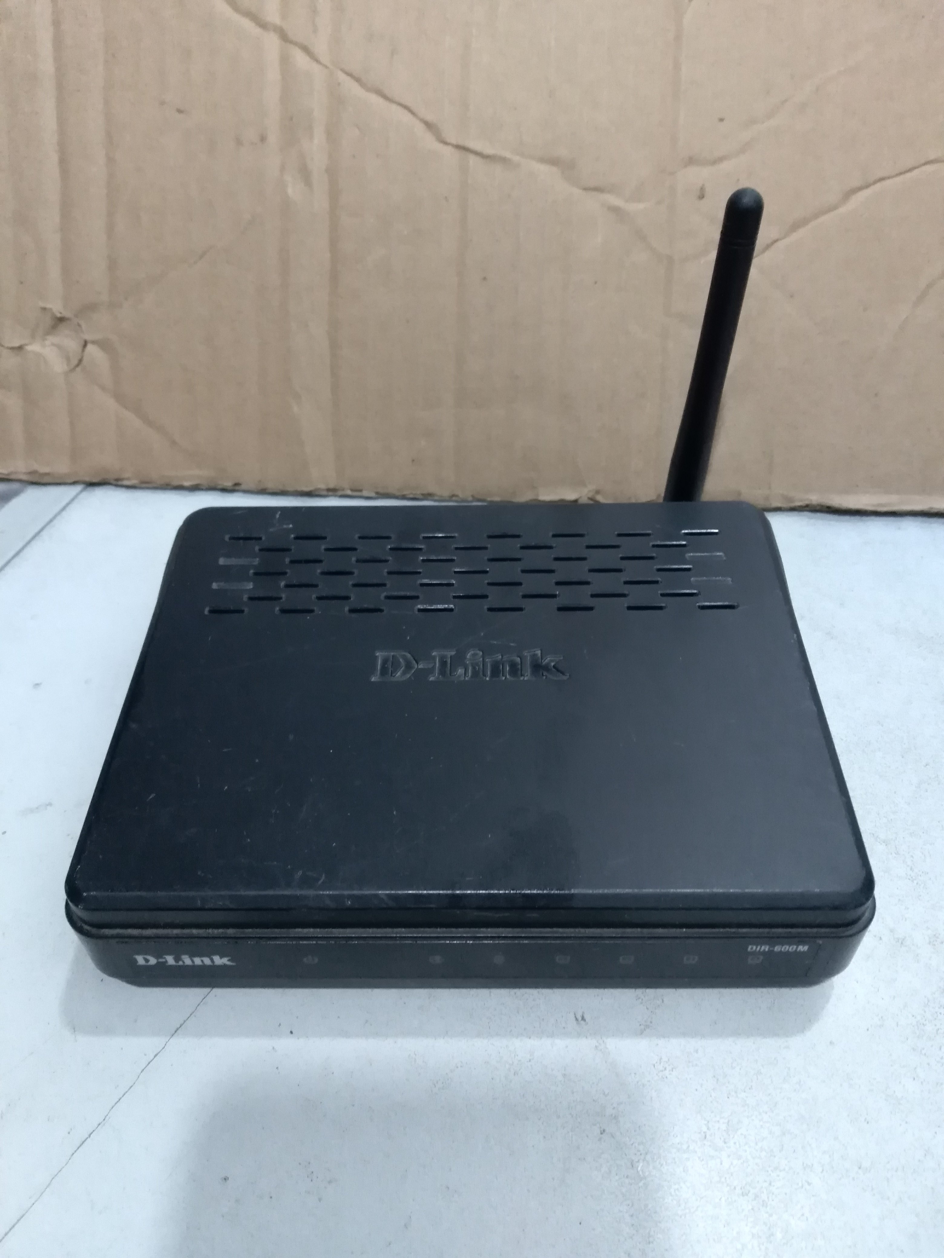 Bag Good D-LINK Friends DIR-600M 150M Chinese wireless router DC 5V