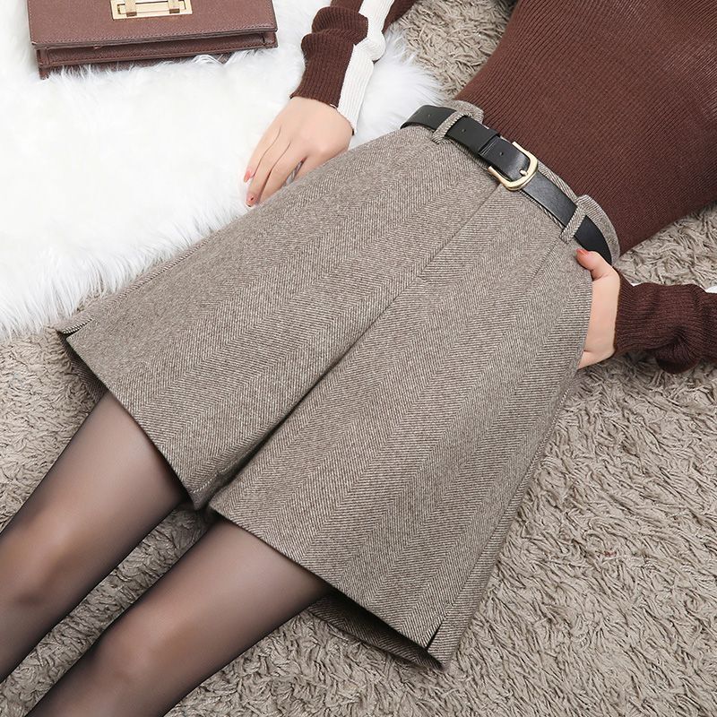Woolen Shorts for Women, Suitable for Autumn and Winter, High-Waisted, A-Line, Wide-Leg, Coffee-Colored, Thickened, Suitable for Wearing Outside or as a Base Layer, Five-Point Length
