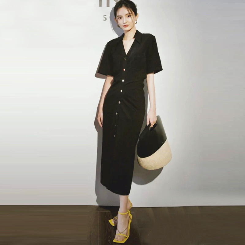 Summer bloggers with the same V-neck single-breasted black dress women's mid-length version of temperament waist and thin long skirt women