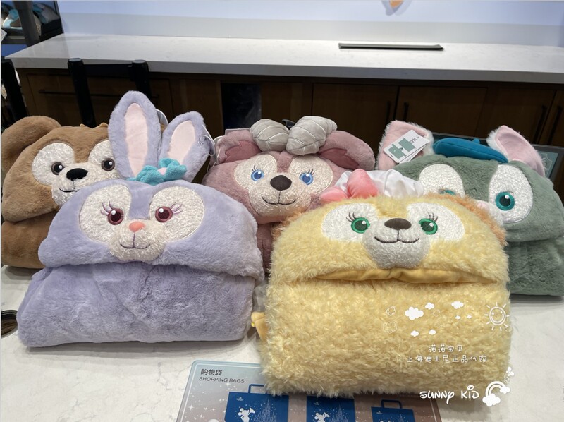 Shanghai Disney Belle, Stellalou, Shelliemay, and Cookieann Cat Cartoon Plush Blanket Hooded Cape Shanghai Disney Belle, Stellalou, Shelliemay, and Cookieann Cat Cartoon Plush Blanket Hooded Cape