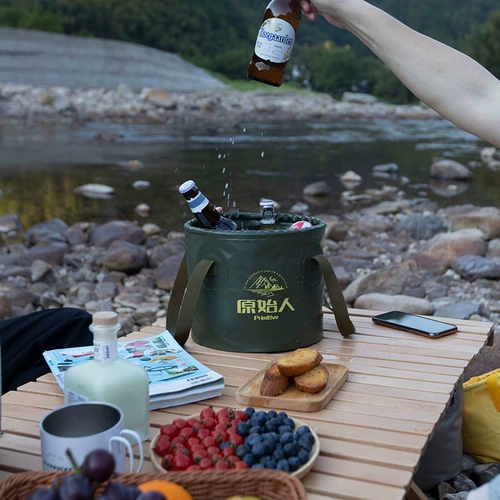 Складное ведро на открытом воздухе